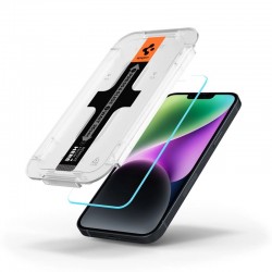 Tvrzené sklo 9H Spigen Glas.tR EZ FIT pro iPhone 13 / 13 Pro / 14 / 16e